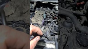 E53 3.0D мотор М57 снимаем датчик коленвала , номер для заказа датчика коленвала 13627809334