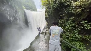 Посмотрите на молочный аромат генерала Лей Лей с ножом