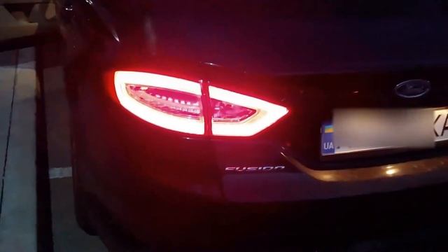 Желтый поворотник Ford Fusion USA