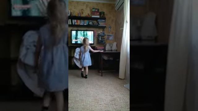 Мисс Катя танцует смотреть онлайн