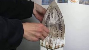 Карандаш для чистки утюга BON Professional в действии