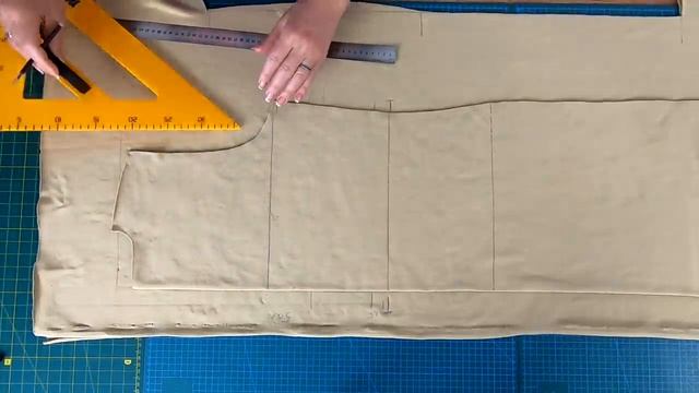 Теплый и уютный халат без выкройки на любой размер. Раскрой домашнего халата сразу на ткани.mp4 смотреть онлайн