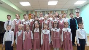 Французская народная песня «Пастушка» в обработке Ж. Векерлена, исполняет младший хор «Радость»
