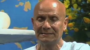 Шри Чинмой поёт