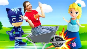 Веселое видео про Герои в масках - Трактор Гекко - ToyClub шоу с игрушками!