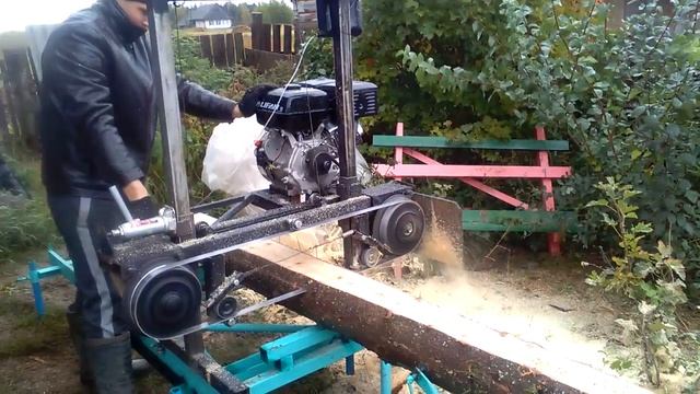 Ленточная пилорама с бензиновым двигателем.Самодельная. смотреть онлайн