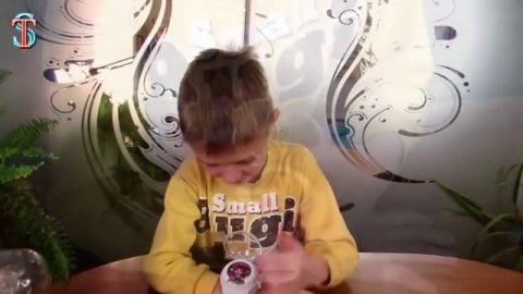 Yo-Kai WATCH - распаковываем часы Йо Кай вотч и играем в игры ЙоКай на смартфоне