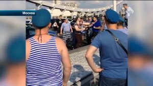 Активисты "Лев против" спасались от десантников за спинами бойцов ОМОНа