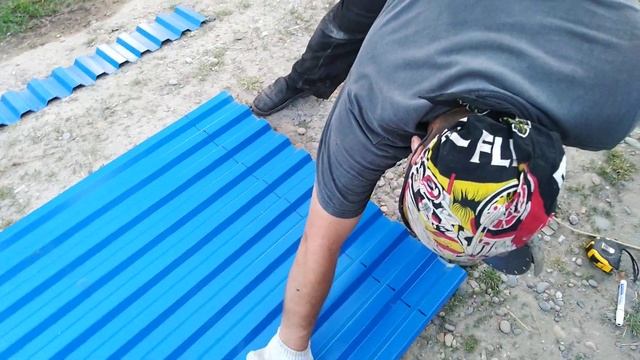 Как  качественно отрезать профнастил.