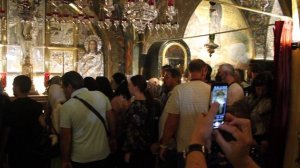 Израиль Иерусалим Храм гроба Господня Голгофа тут хранится фрагмент креста котором распяли Иисуса