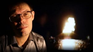 Стихотворение В Высоцкого "Он вчера не вернулся из боя" читает Виталий Горбов.