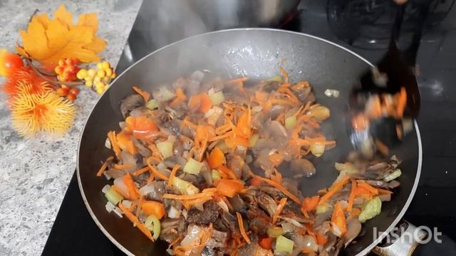 Как приготовить гречку в десять раз вкуснее//Гречка с грибами,овощами и колбаски в придачу.