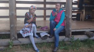 Уронила кошка на пол чашку белую фарфор