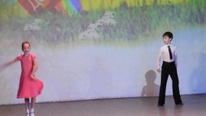 Бальные танцы - выступление на школьном концерте к Дню Матери
