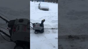 реальная работа снегоуборщика Интерскол СМБ-46/3 на слежавшемся снеге