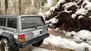 Axial SCX 10 II Jeep Cherokee XJ - snow scale off road trail