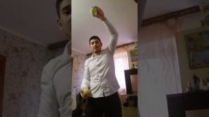 Жонглирование двумя мячами