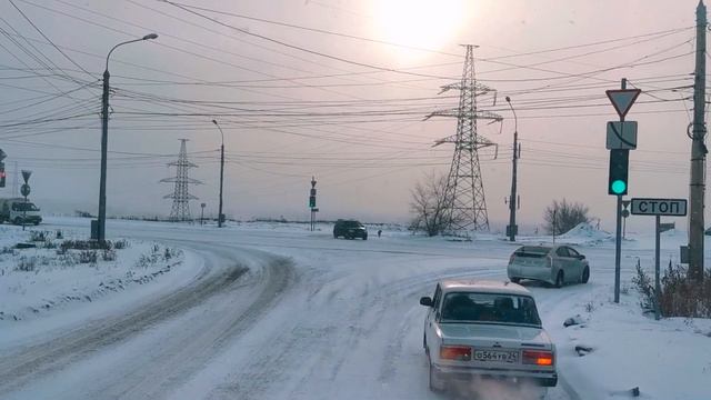 Метель пурга и гололёд, но Scania е...... т всё в рот. 😂😂😂😂😂 смотреть онлайн
