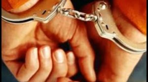 Парень в кепке и зуб золотой. Исп.: Т. Рехельс