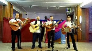 Мы бродячие артисты. Под гитару.