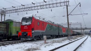 "Снова вернулся в Москву" 3ЭС8-001. "Малахит". Прибыл с грузовым поездом на станцию Люблино.