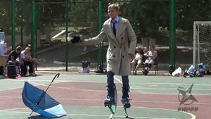 Шоу на джамперах - jumping stilts show
