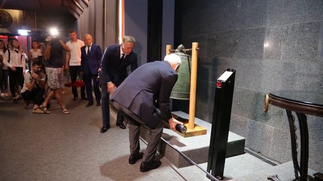 Звон колокола мира в музее-панораме "Сталинградская битва" смотреть онлайн