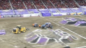 Takla Atan Canavar Kamyonların Kapışması Monster Jam