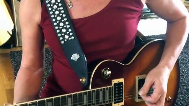 Michelle Taylor, Blackstar & Epiphone смотреть онлайн