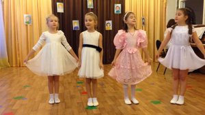 песня про музыку (садик), тетя Ася