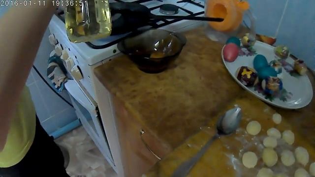 ШАРИКИ ИЗ СГУЩЕНКИ во фритюре! как у Кости Павлова смотреть онлайн