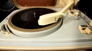 Эдита Пьеха "Я иду и пою"Музыка — В. Хомутов, слова — А. Ольгин.