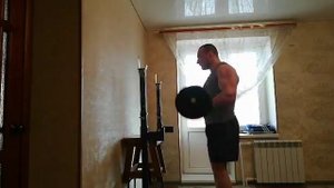 Подъём штанги на бицепс ?