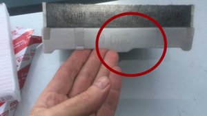 Выбор и установка салонного фильтра в Тойота Камри 70
