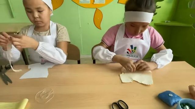 «Кидскиллс-2022» компетенция Технология моды. Участники: Слепцова Аделия и Нургалина Марина смотреть онлайн