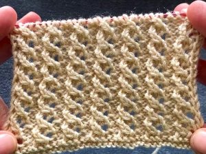 Красивый несложный узор спицами