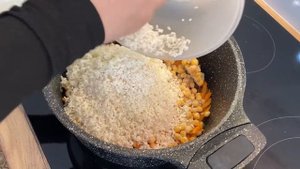 Плов с изюмом и нутом