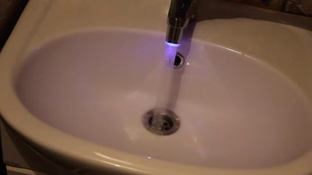 Цветная светодиодная насадка на кран LED 7 Color смотреть онлайн