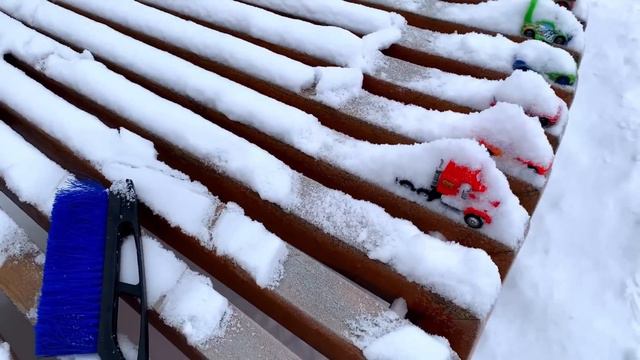 Disney Pixar Cars Various Cars miniature cars roll down a colorful slope and fall into the water! смотреть онлайн