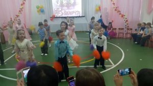 Заводной танец для мам)