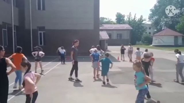 Лёгкая атлетика — совокупность видов спорта, включающая бег, ходьбу, прыжки и метания.