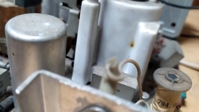 Разбираем черно-белый телевизор Весна 40ТБ 410д на драгметаллы.