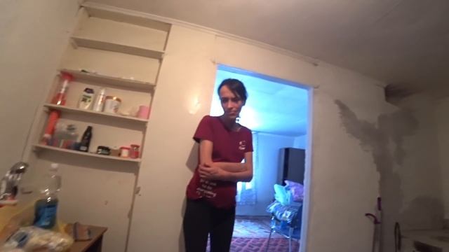 ПРИНЁС ПРОДУКТЫ . ЛЮДМИЛА ГОТОВИТСЯ К СТИРКЕ смотреть онлайн