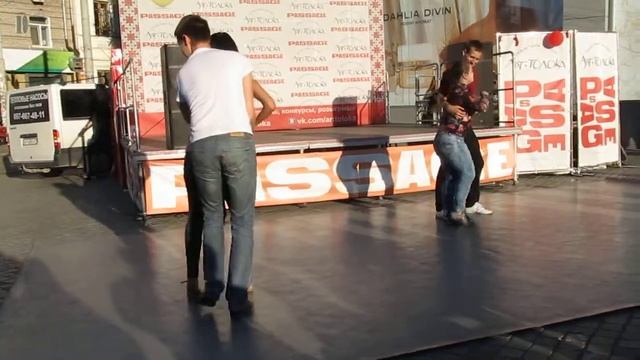 11.10.14 - Опен эйр возле Пассажа (бачата) смотреть онлайн