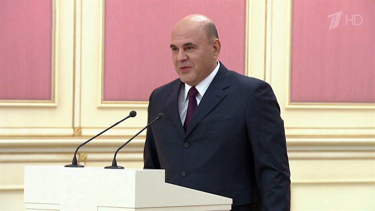 Михаил Мишустин только на церемонии награждения ув...ез маски доктора, лечившего его от коронавируса