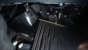 Замена салонного фильтра Porsche Cayenne