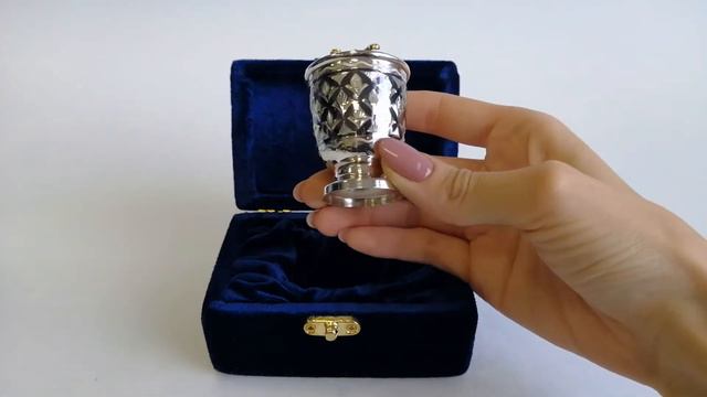 Серебряная стопка на ножке "Лилия" 70-17 смотреть онлайн