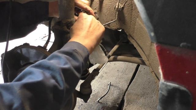 Трещины на тормозных шлангах? Как заменить тормозные шланги без прокачки тормозов смотреть онлайн