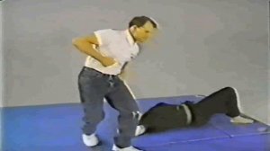 Самооборона Прием удар в шею соную артерию