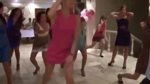 Прикольный коллективный танец перед Новым годом